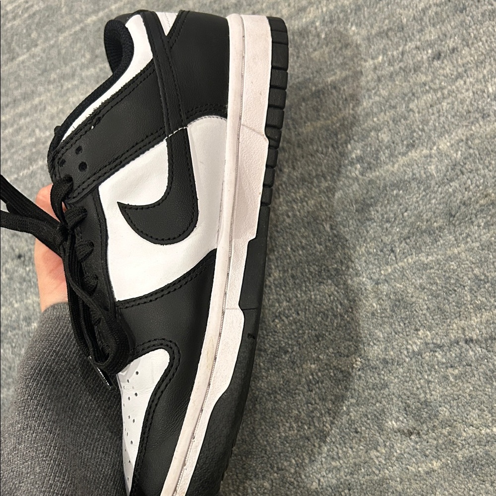 Nike Classic Black and White Low-Tops - Picture 3 of 4